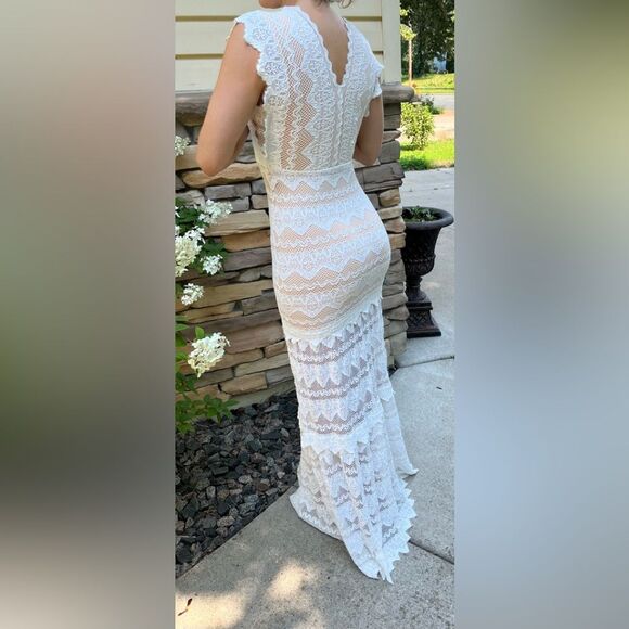 Nightcap by Carisa Rene Antoinette cream/nude lace overlay V-neck maxi dress, 1 - Picture 12 of 14